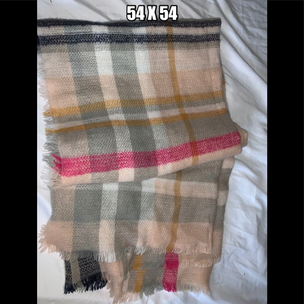 5/$20 EUC oversized blanket scarf